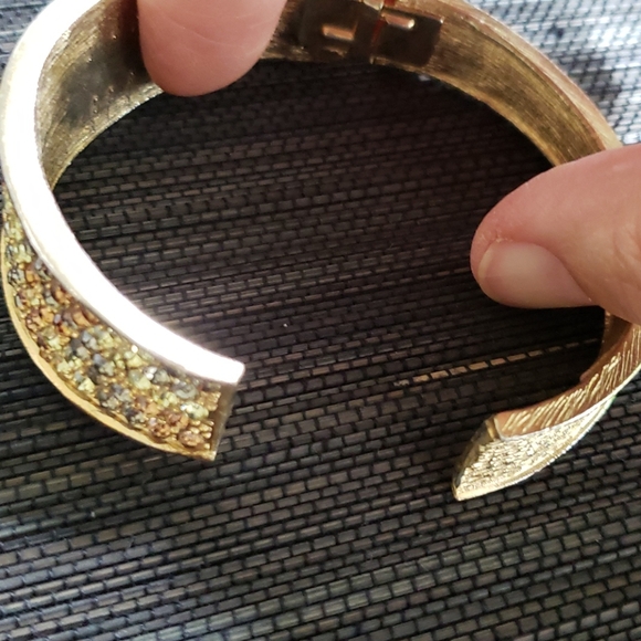 VTG gold tone cuff bangle w/Austrian crystal - Picture 10 of 12